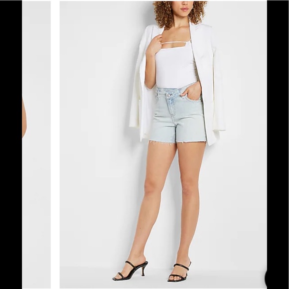 EXPRESS Crossover Waistband Boyfriend Jean Shorts NWT - Picture 2 of 14